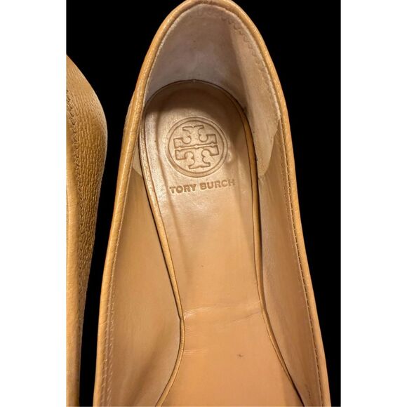 Tory Burch Classic Flats Size 9.5 Tan Gold Medallion Comfortable - Picture 10 of 14